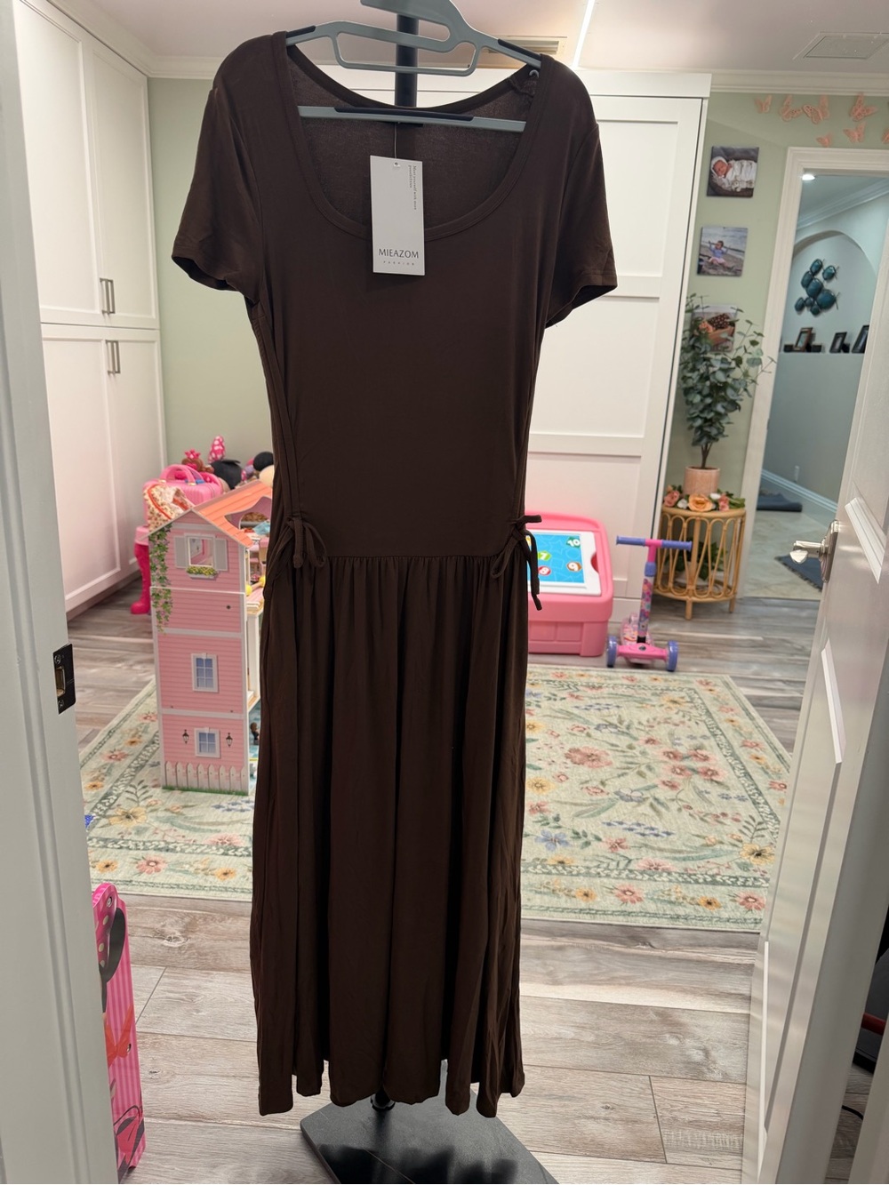 Women’s Brown Short-Sleeve Maxi Dress with Scoop Neck